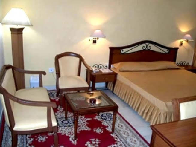 Treebo Trend Corporate Inn Chandīgarh Extérieur photo