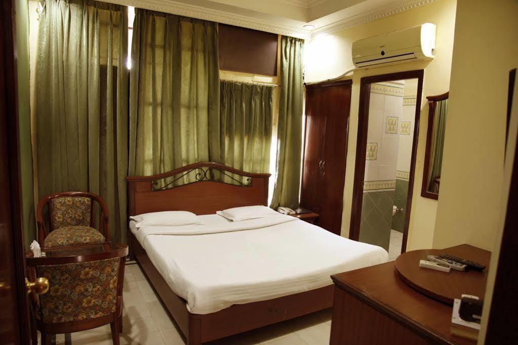 Treebo Trend Corporate Inn Chandīgarh Extérieur photo